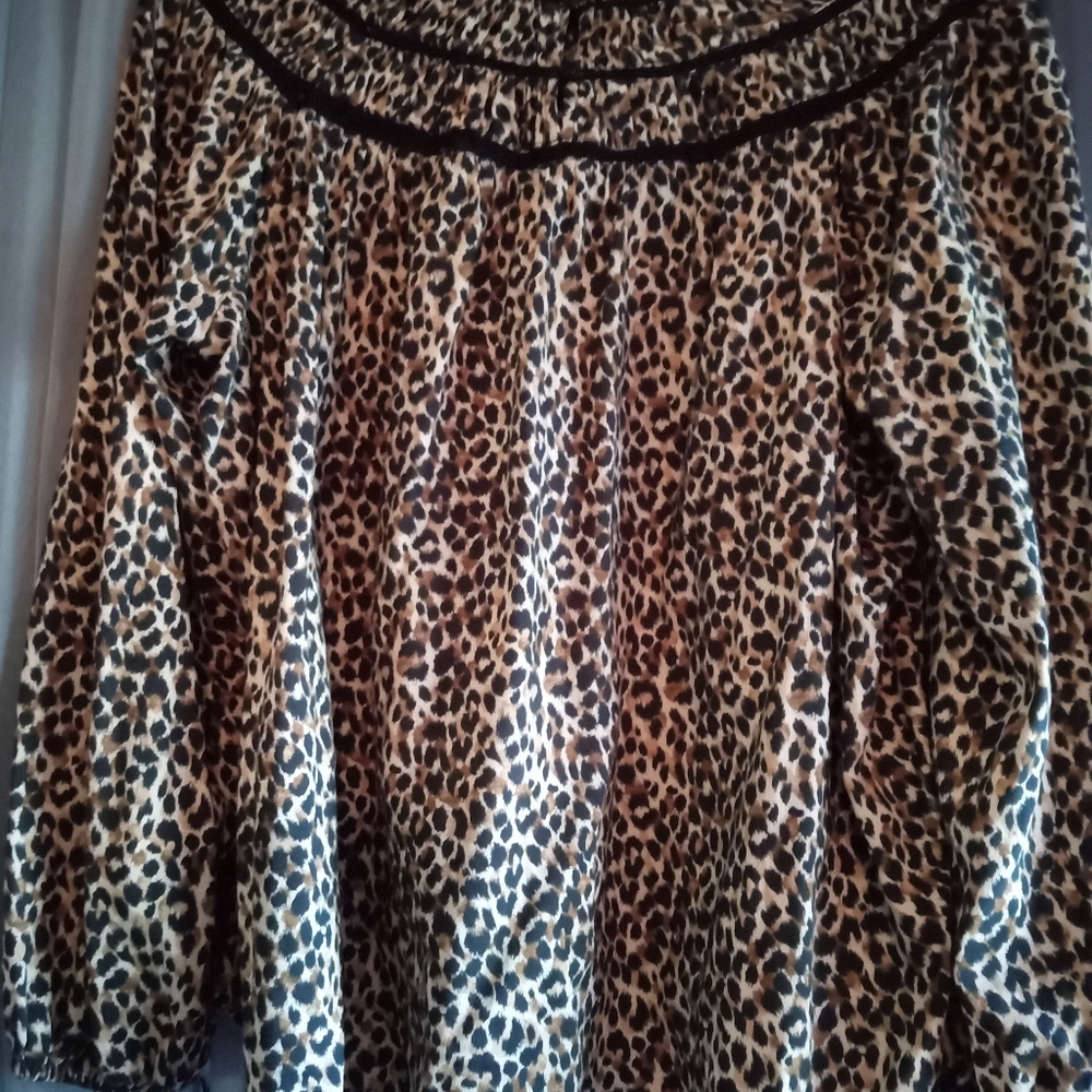 High neck Leopard Print - Picture 3 of 5